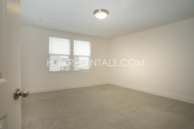 Building Photo - Lathrop Five Bedroom Rental Home - Move in...