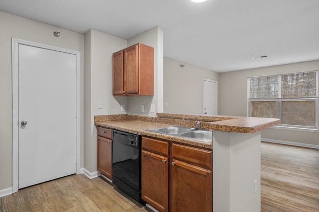 Building Photo - 2411 Hill St