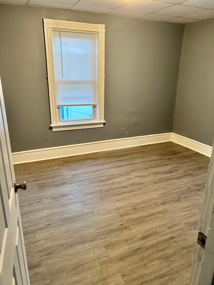 Building Photo - 18 John St