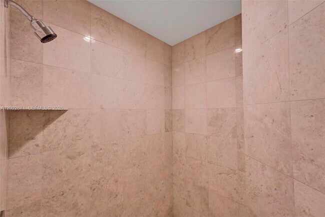 Building Photo - 16051 Collins Ave