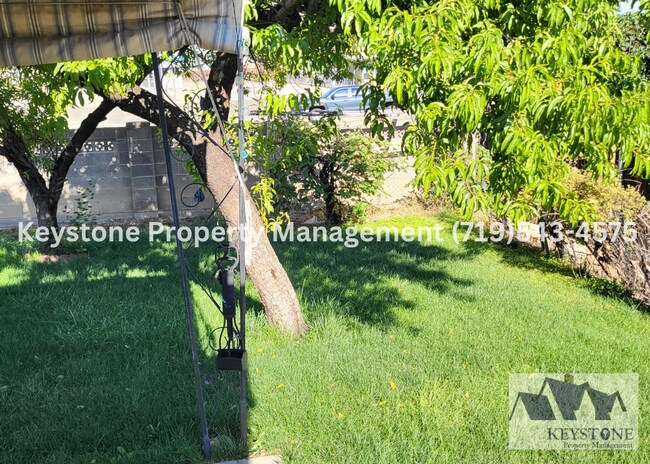 Building Photo - Sunset Park Rancher 3 Bedrooms/3 Bathrooms...