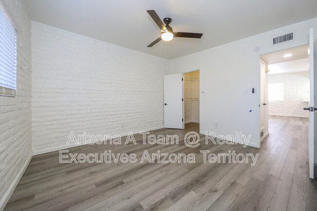 Building Photo - 4014 E Fairmount St