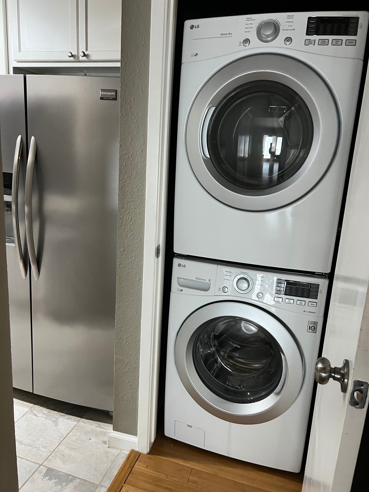 Building Photo - 7102 N Holiday Dr