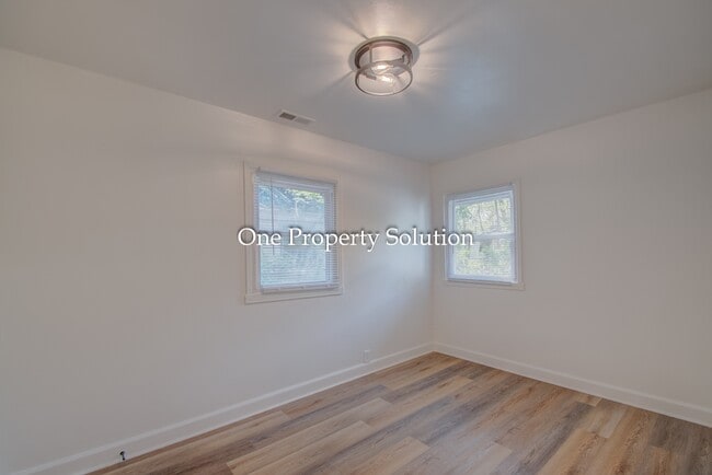 Building Photo - 825 E 14th Ave