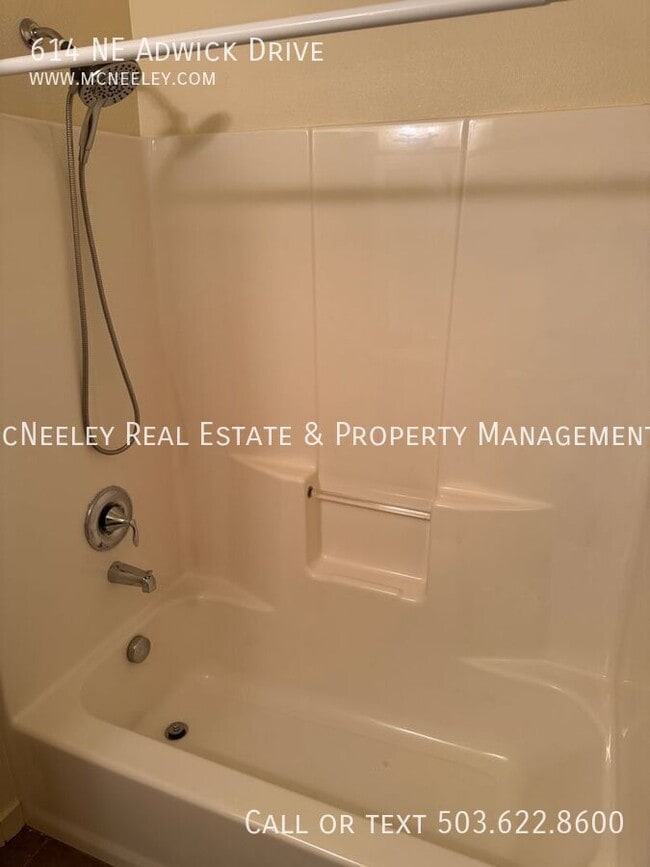 Building Photo - 614 NE Adwick Dr