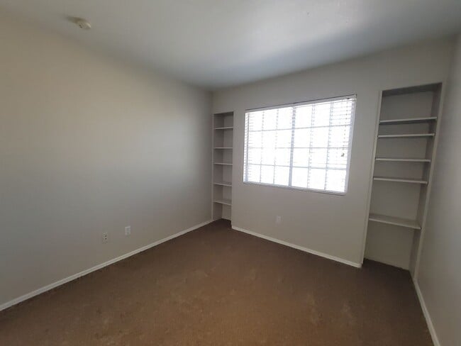 Building Photo - Beautiful 4 Bedroom Home in Green Valley