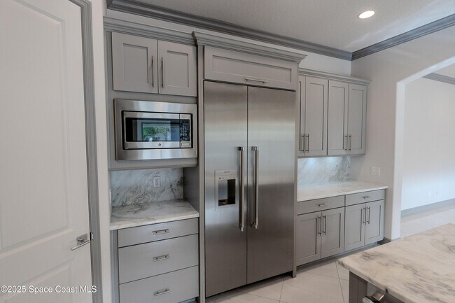 Building Photo - 2453 Rodina Dr