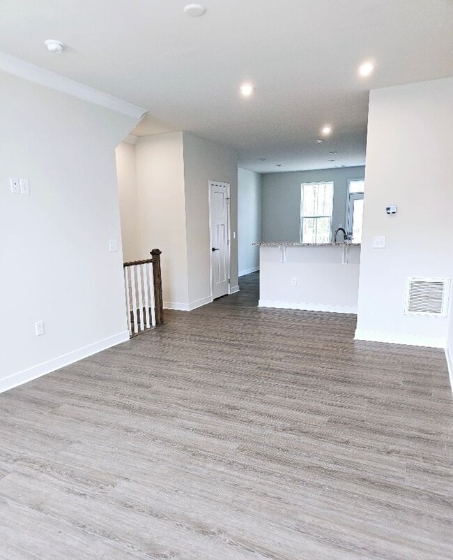 Building Photo - Forest Pines 3 bedroom 3.5 bath