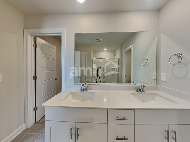 Building Photo - 758 Treeline Rd