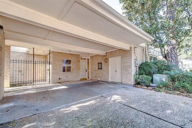 Building Photo - 201 Vanderpool Ln
