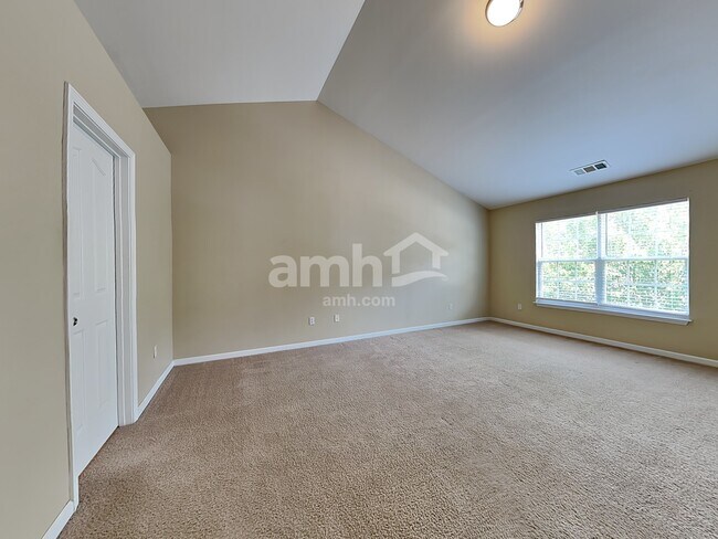 Building Photo - 11 Knoll Ridge Dr