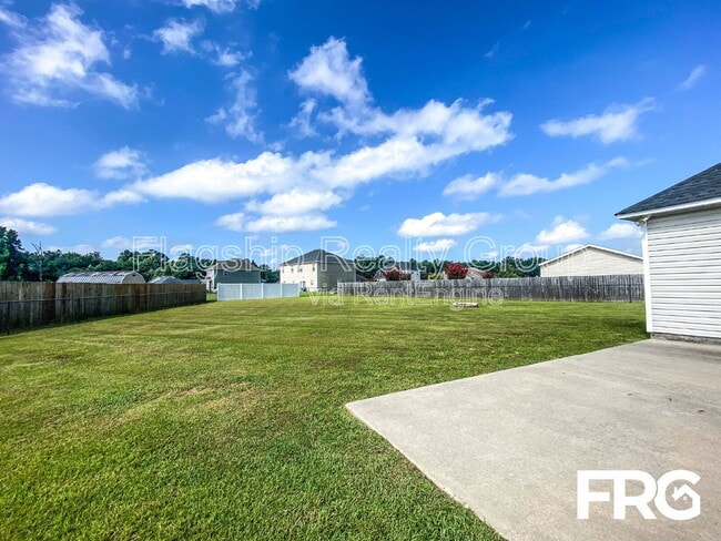 Building Photo - 203 Carew Dr