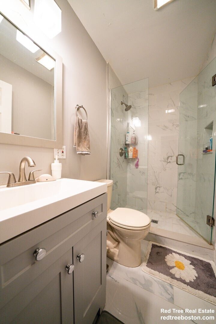 Building Photo - 820 Parker St