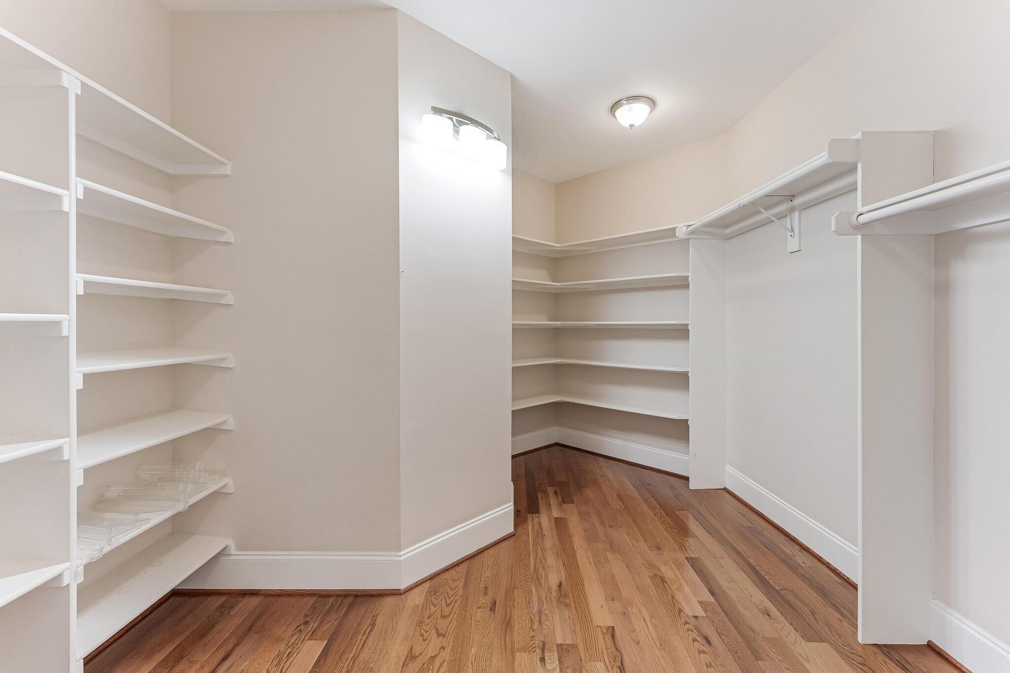 Building Photo - 829 Golden Arrow St