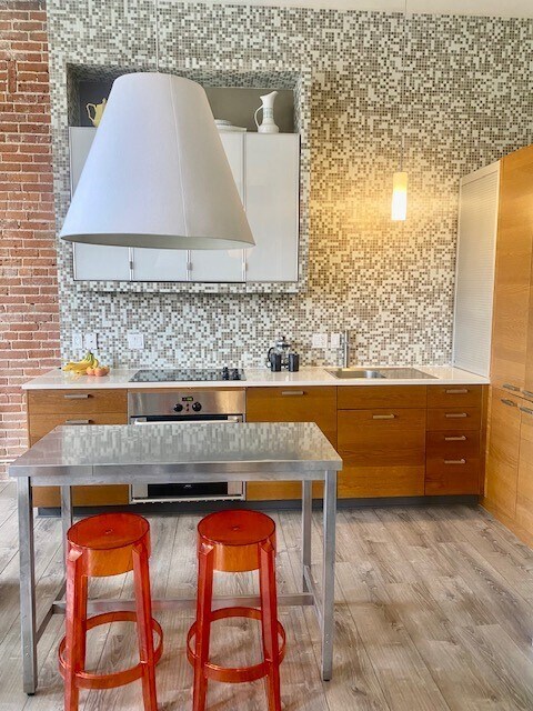 Kitchen area - 412 Delaware St