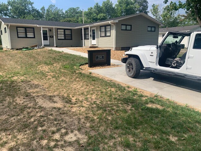 Building Photo - 2508 Braemore Rd