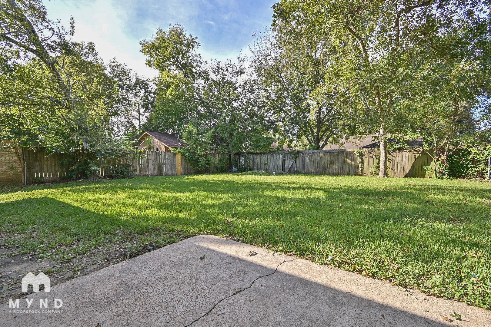 Building Photo - 712 Meadowglen Dr