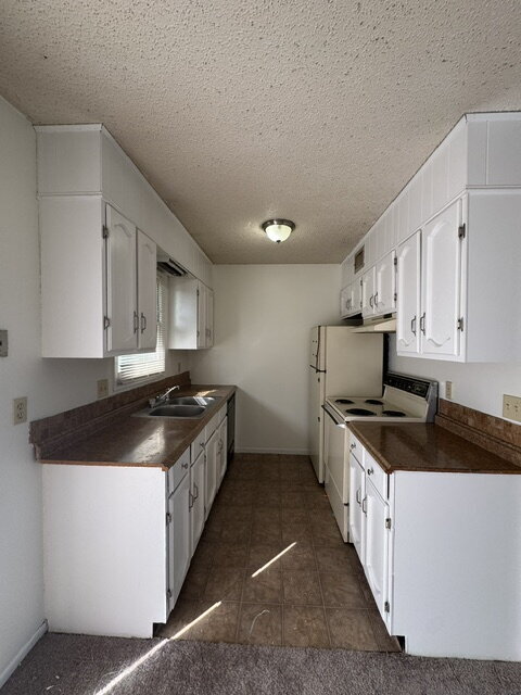 Building Photo - Come see this cozy 2 Bedroom, 1 Bathroom Upstairs Apartment!