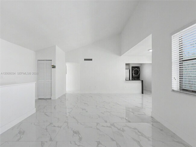 Building Photo - 10010 NW 9th St Cir