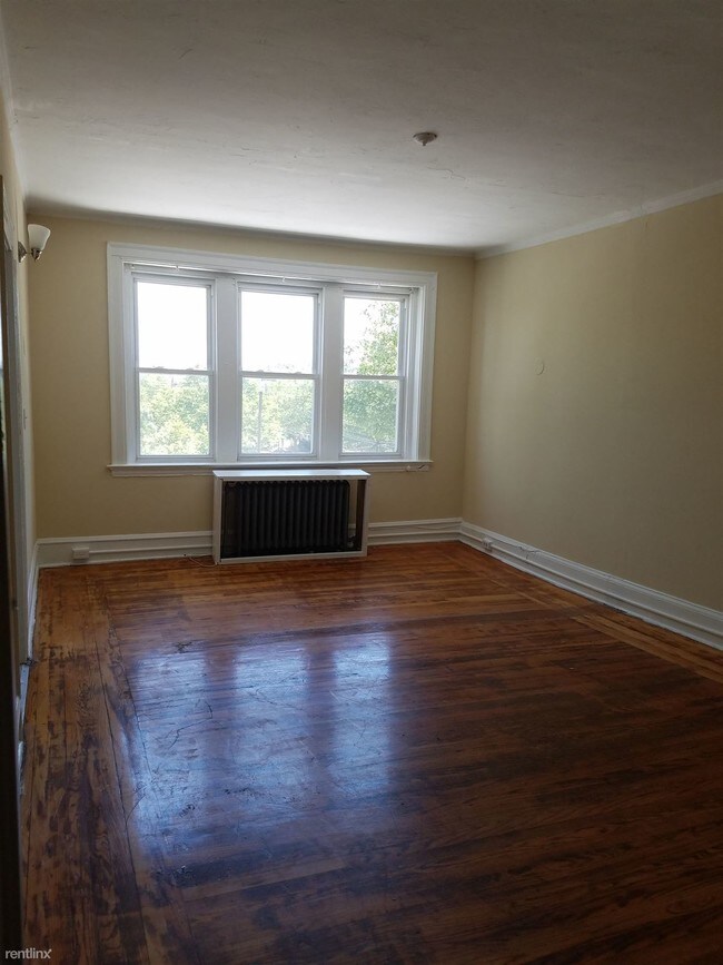 1 br, 1 bath Apartment 285 Edgewood Ave b2 285 Edgewood Ave New
