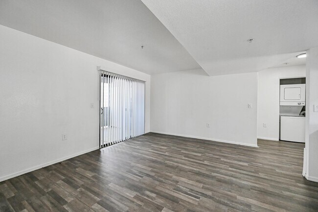 Building Photo - 3065 N 67th Ave