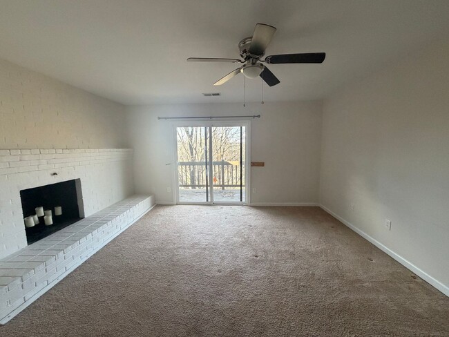 Building Photo - 114 Harvest Dr