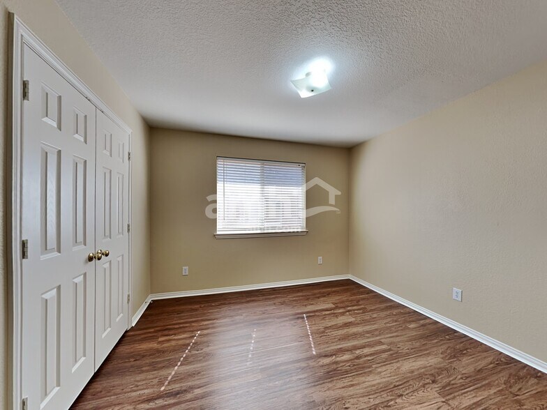 Building Photo - 5401 Pecan Creek Cir