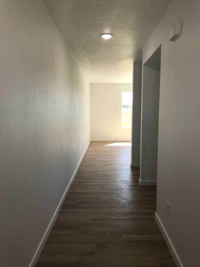 Building Photo - Executive Rental - 4 Bedroom 2.5 Baths