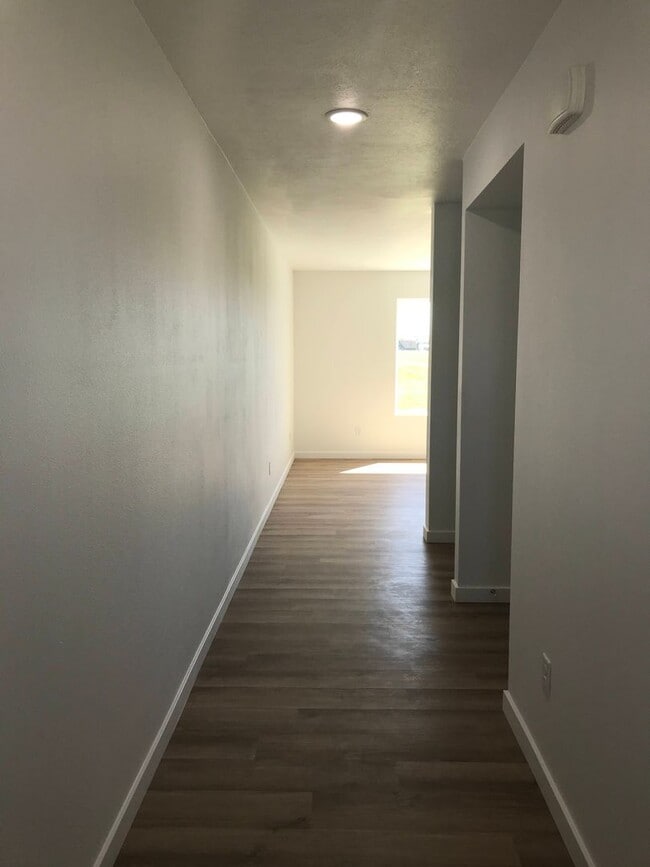 Building Photo - Executive Rental -  4 Bedroom 3 Baths