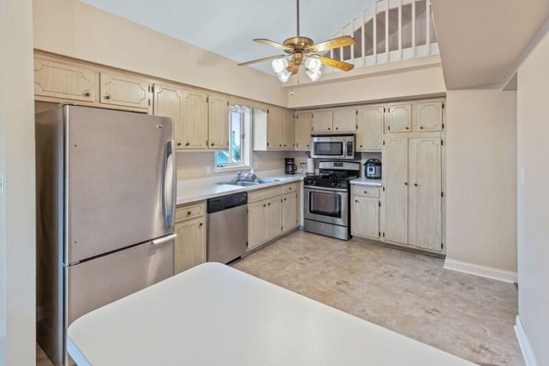 Building Photo - 16719 Paxton Ave