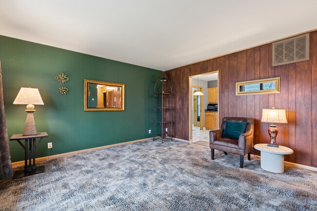 Building Photo - 537-541 N Edgelawn Dr