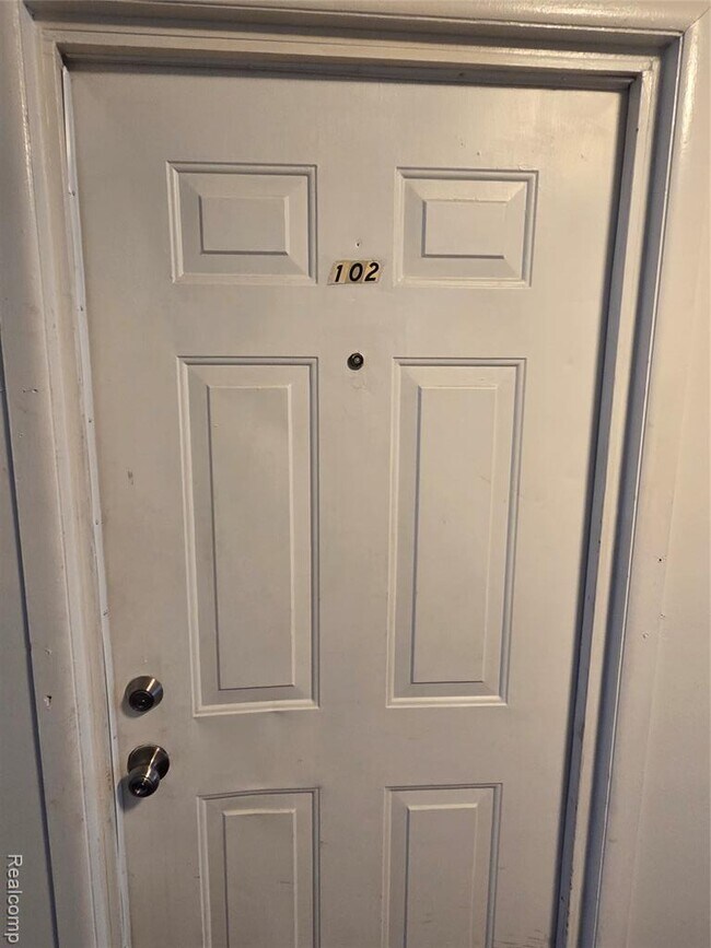 Building Photo - 19131 Lahser Rd