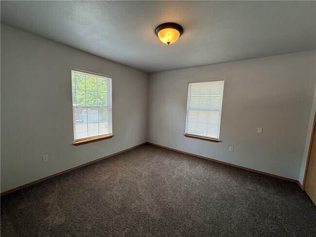 Building Photo - 8148 Randall Ln