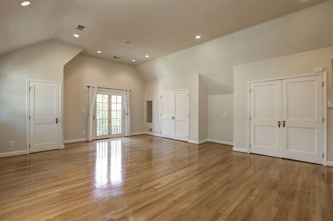Building Photo - 5119 Manning Dr