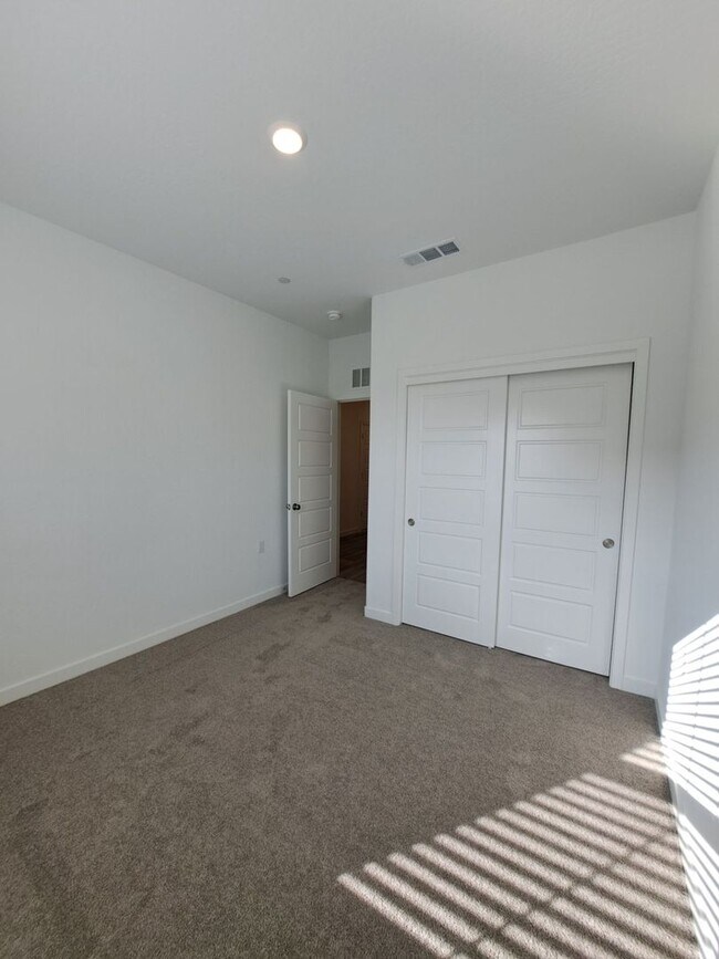Building Photo - Rent Reduced to $2395 & Move-in Special: $500 Off the 1st Month's Rent! Spacious 3BR/2BA Home wit...