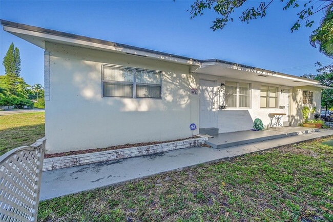 Building Photo - 2409 Taft St