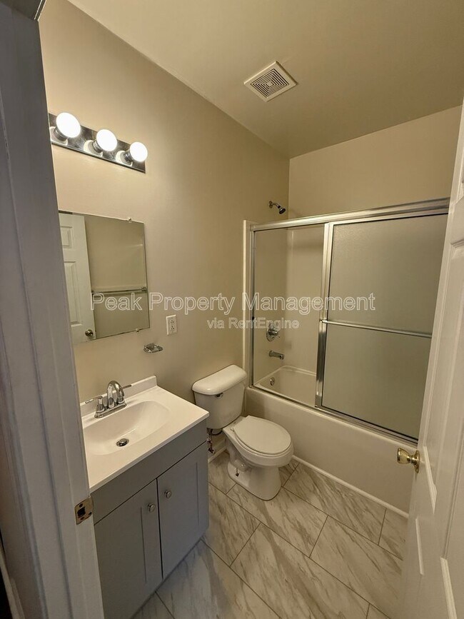 Building Photo - 1110 W Main St