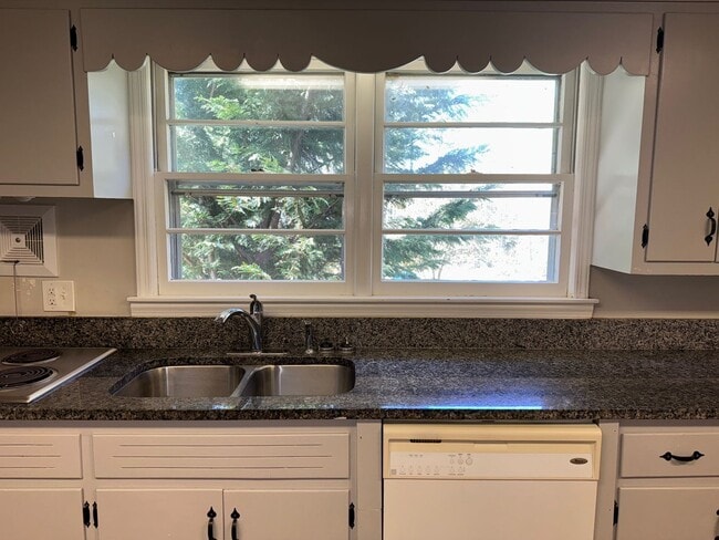 Building Photo - East AVL Spacious Apartment Ready for Occupancy!