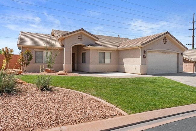Building Photo - Sedona Hills Stunner!