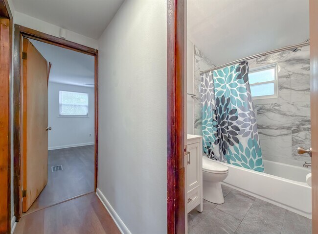 Building Photo - 1210 Carson Dr