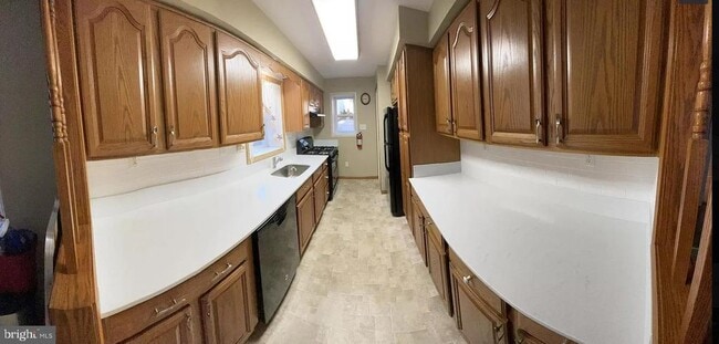 Building Photo - 21 W 2nd Ave