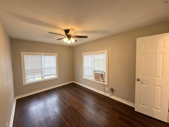 Building Photo - 1202 Austin St