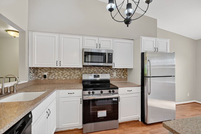 Building Photo - 15 Pickering Ct