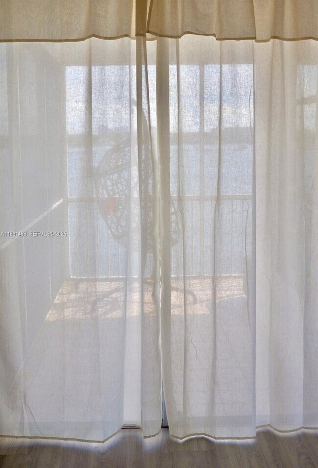 Building Photo - 2910 Point E Dr