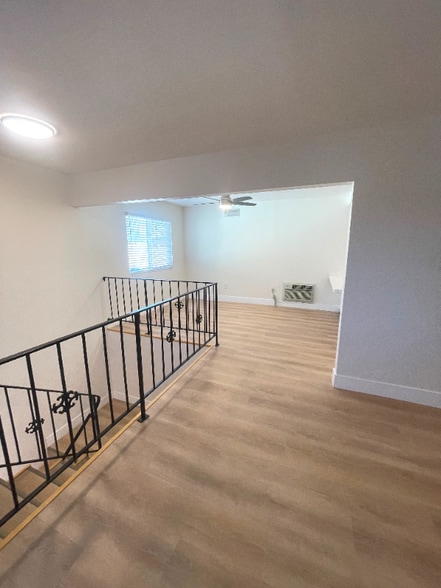 Building Photo - 563 S Fashion Park St