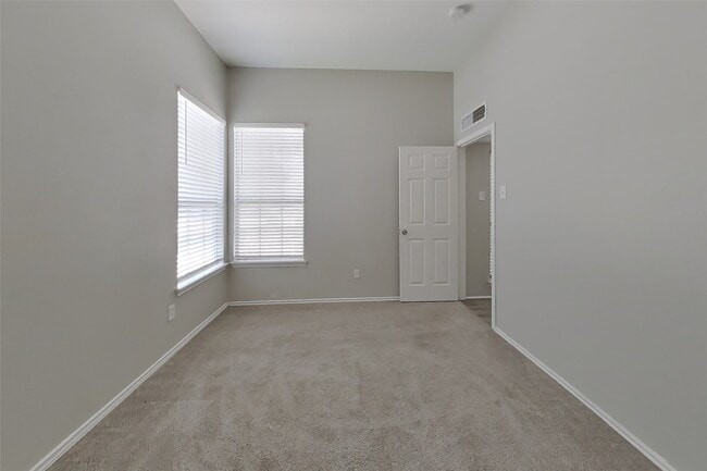 Building Photo - 7811 Bluff Trail Dr