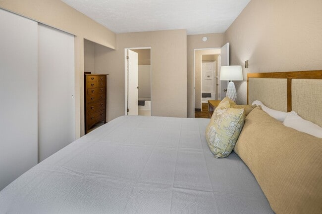 Building Photo - Downtown Anchorage Two Bedroom Two Bath (101)