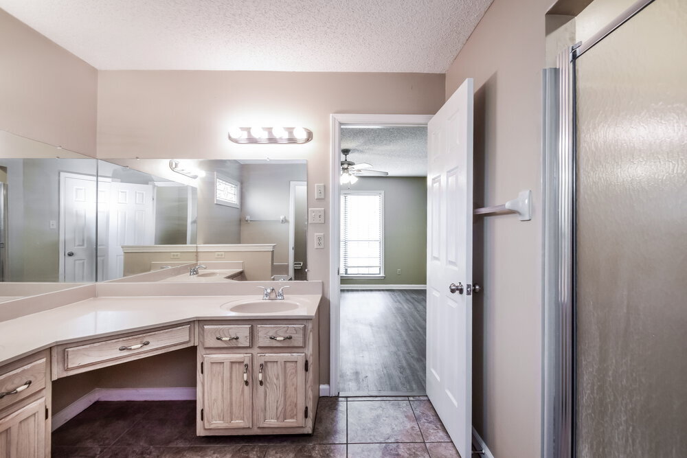 Building Photo - 6498 Heatherwood Dr