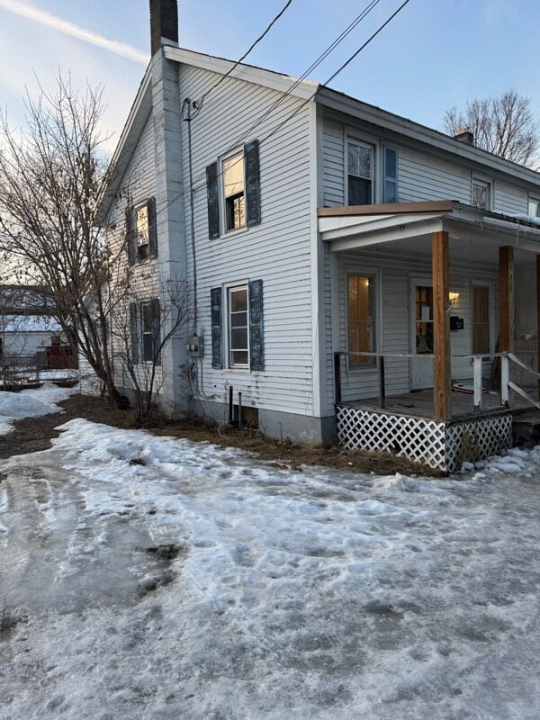 Building Photo - 18 1/2 Mettowee St