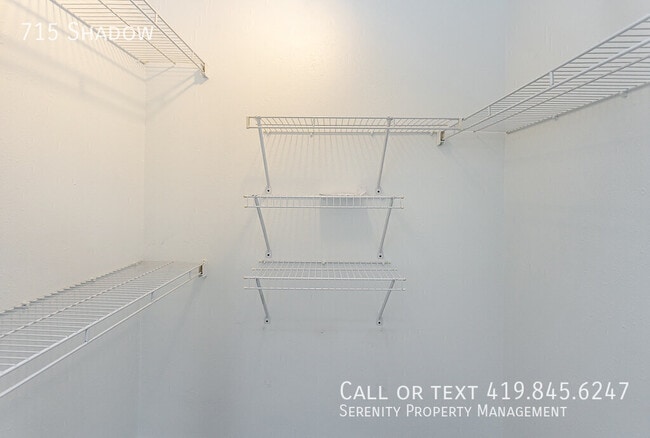 Building Photo - 715 Shadow-